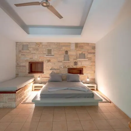 Classic Greek Elegance Apartment *